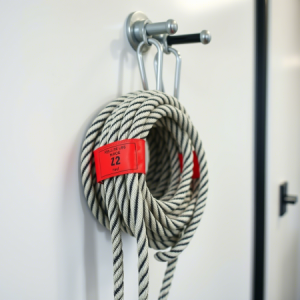 Dụng cụ đu dây tòa nhà